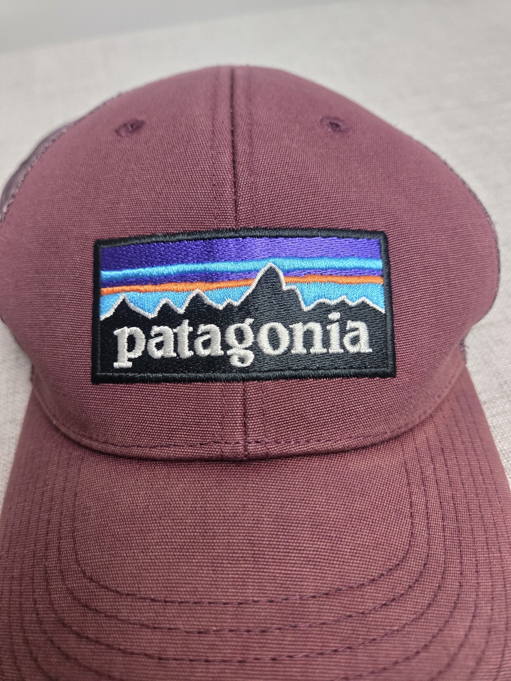 Patagonia P-6 Logo LoPro Trucker Hat Maroon Burgundy - Picture 3 of 7